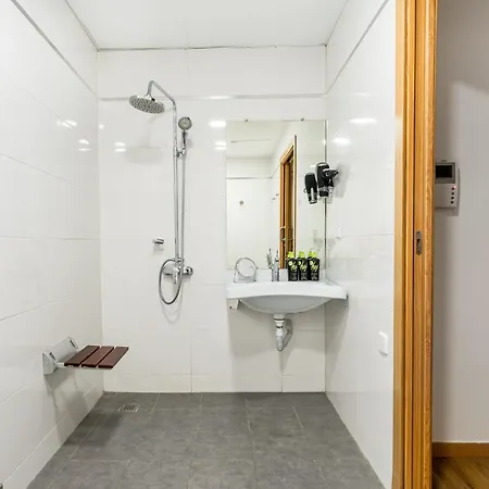 Limehome Madrid San Lorenzo Room photo